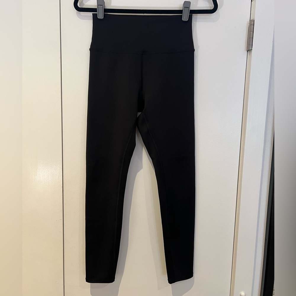 EUC Alo Yoga Airlift 7/8 Leggings in Black